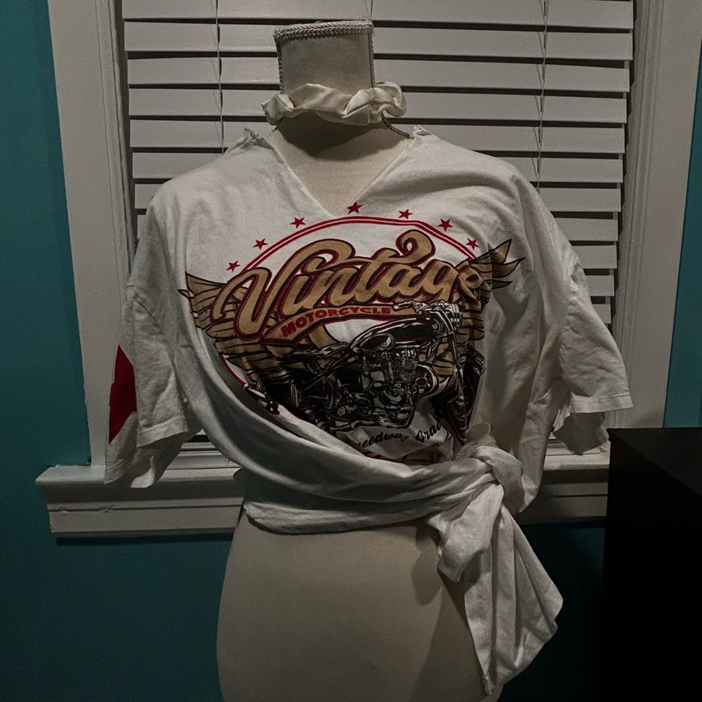 Graphic t-shirt with a vintage motorcycle design.